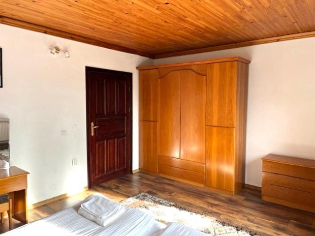 Бор И Шишарка Varzilkovtsi Exterior foto